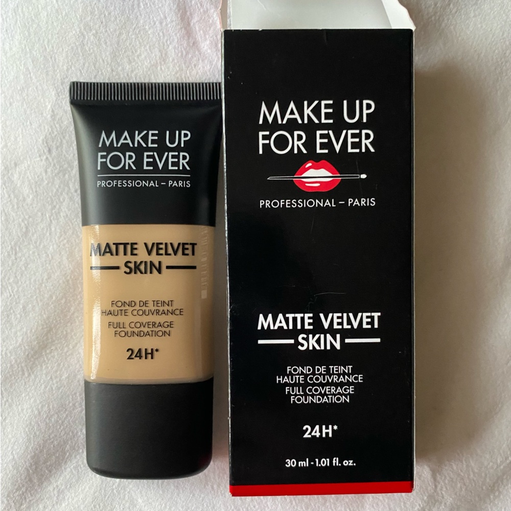 MATTE VELVET SKIN LIQUID shade Y225